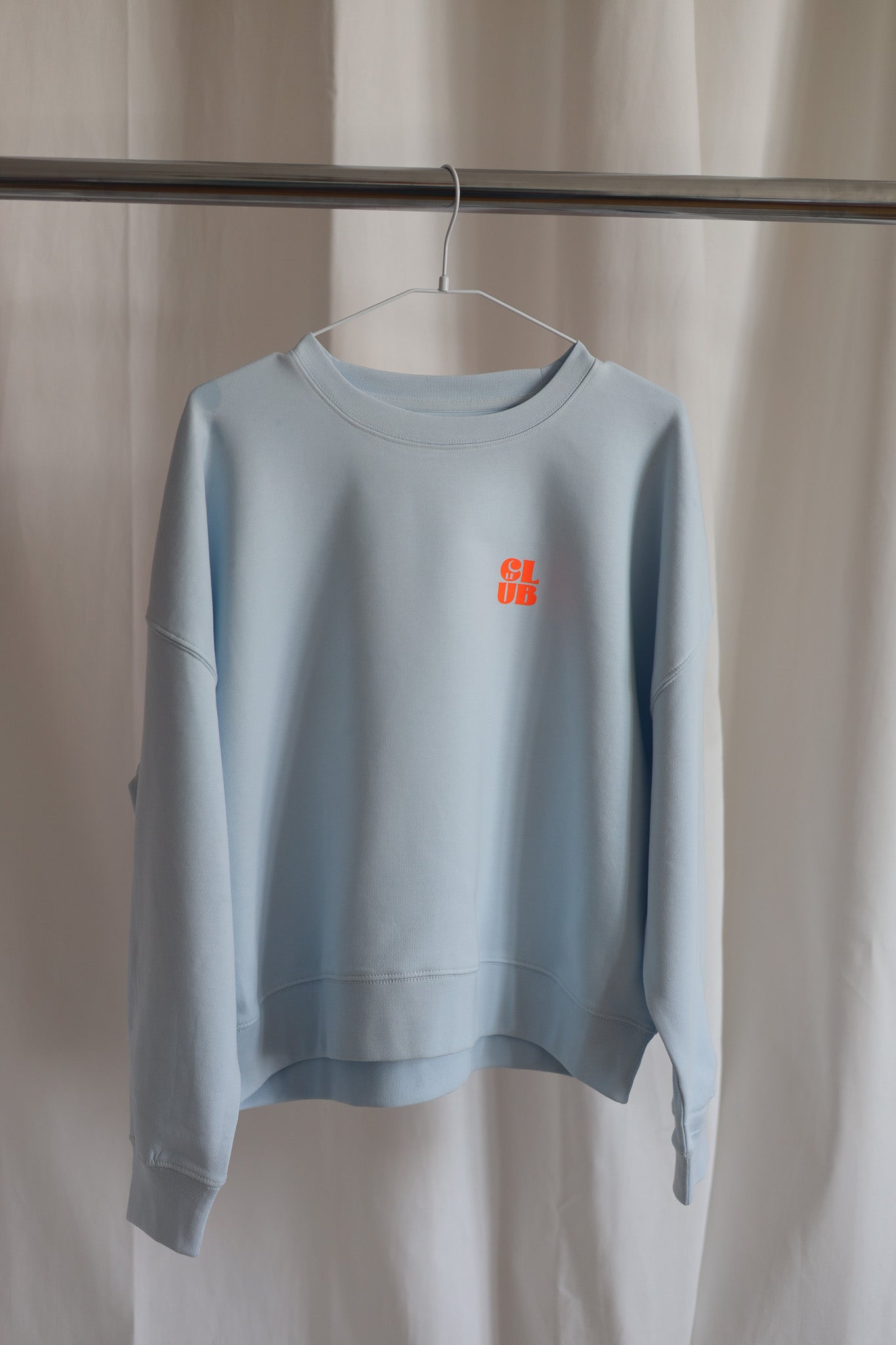LE CLUB Sweater sky/ neon orange