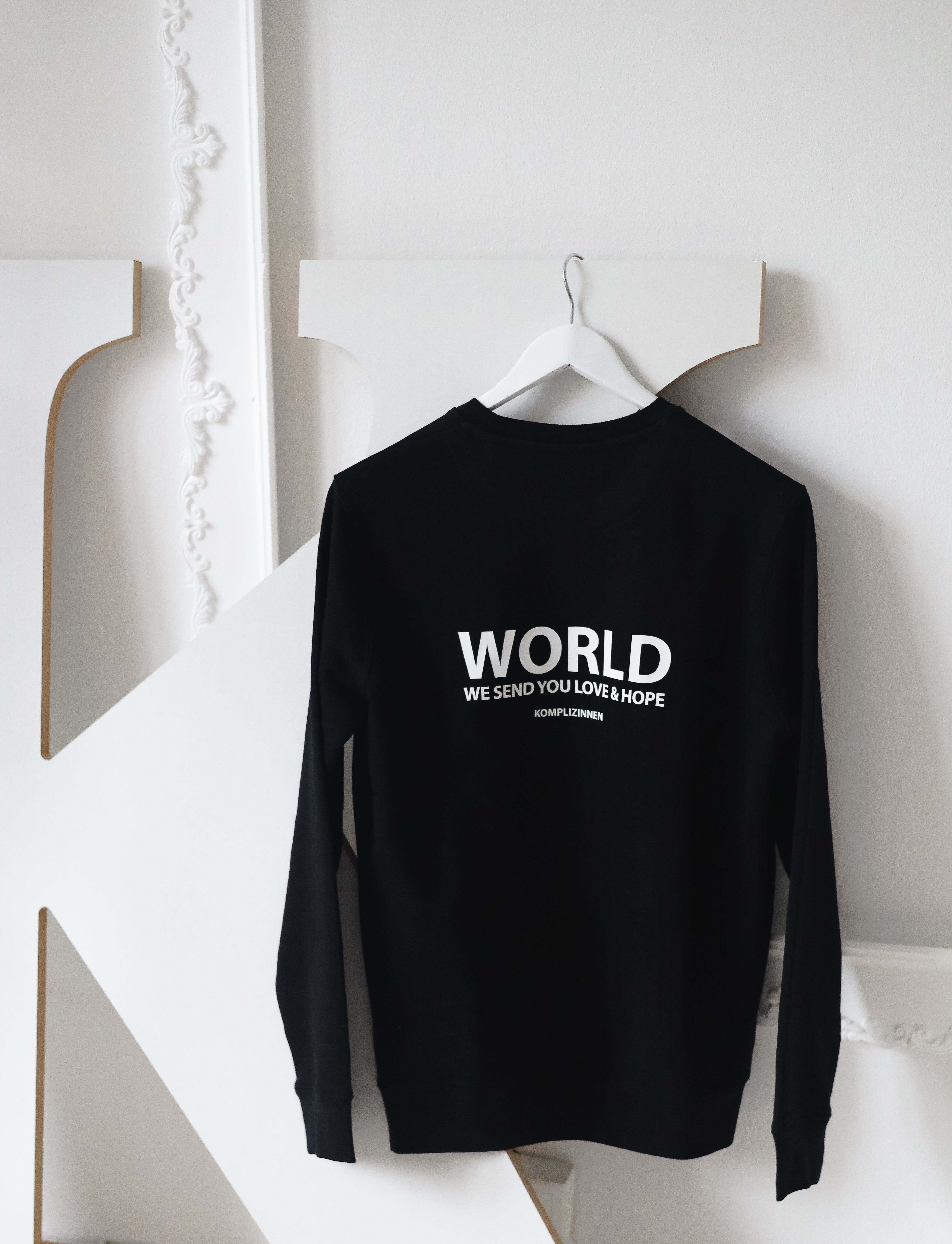 WORLD Sweater black