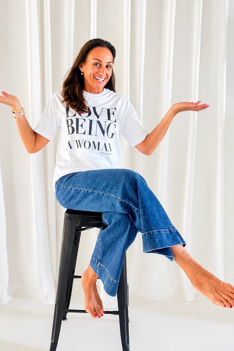 Shirt LOVE BEING A WOMAN white/ black