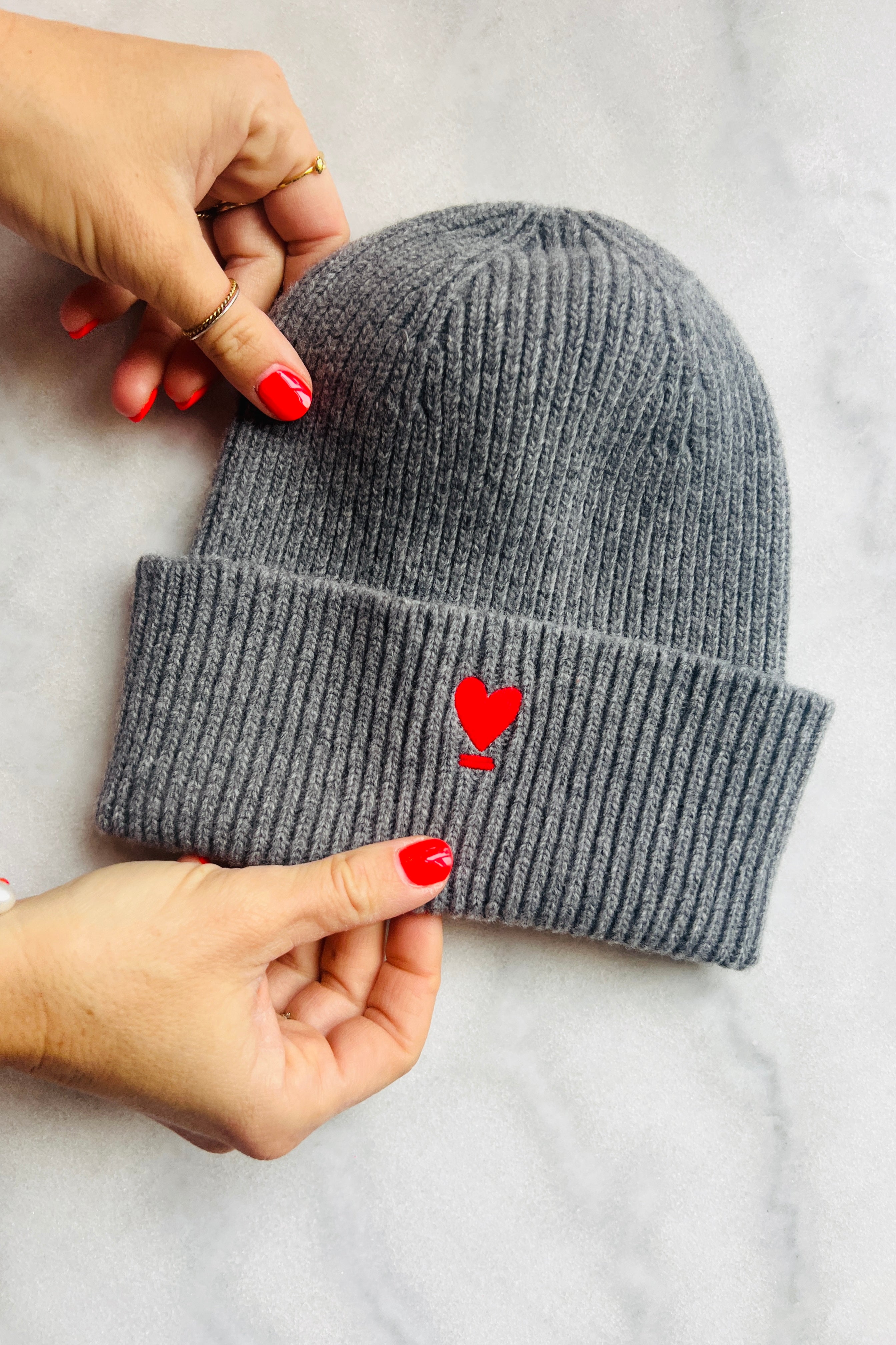 BEANIE WE LIFT LOVE grey/ red