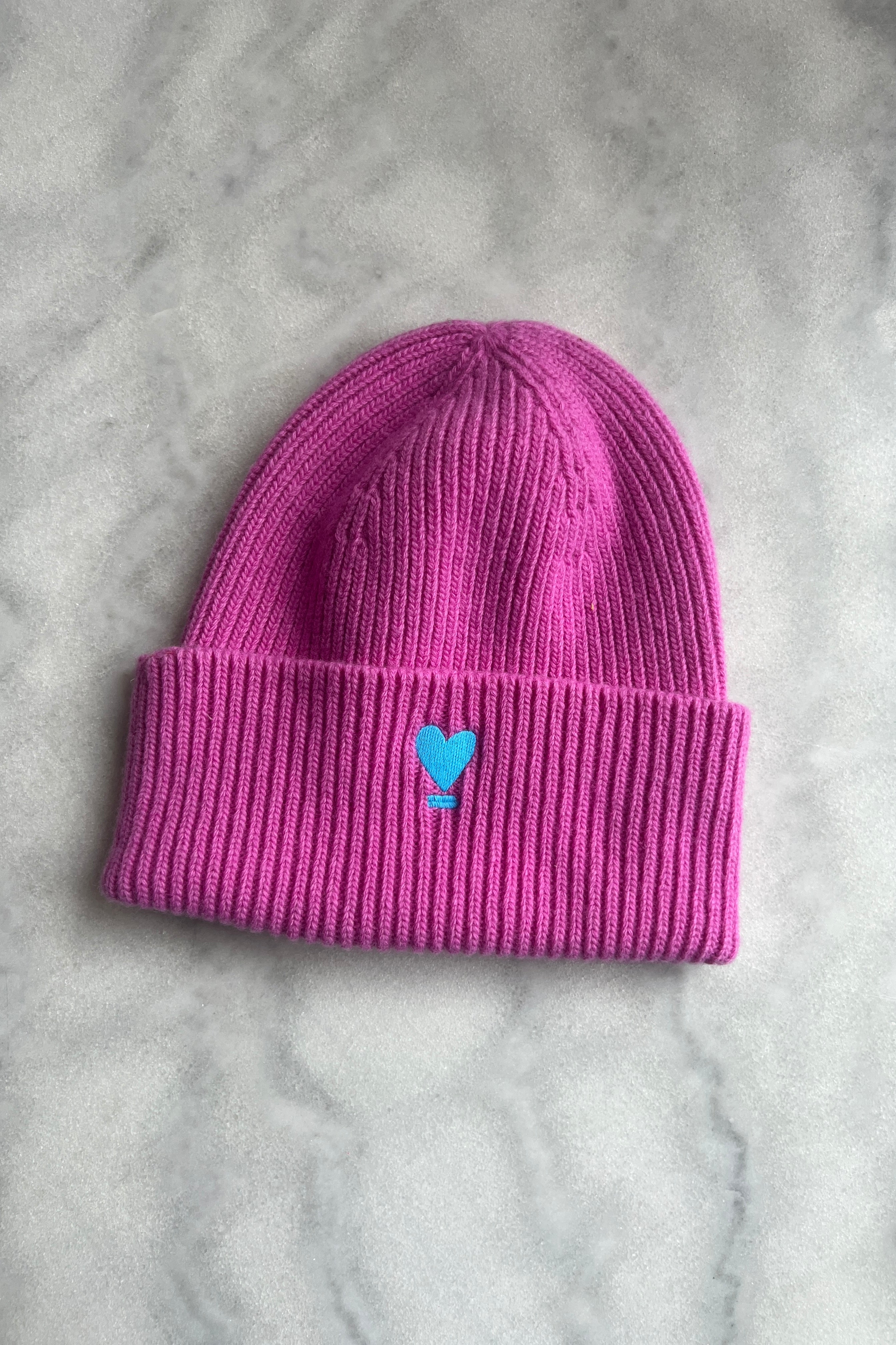 BEANIE WE LIFT LOVE berry/ neon-blue