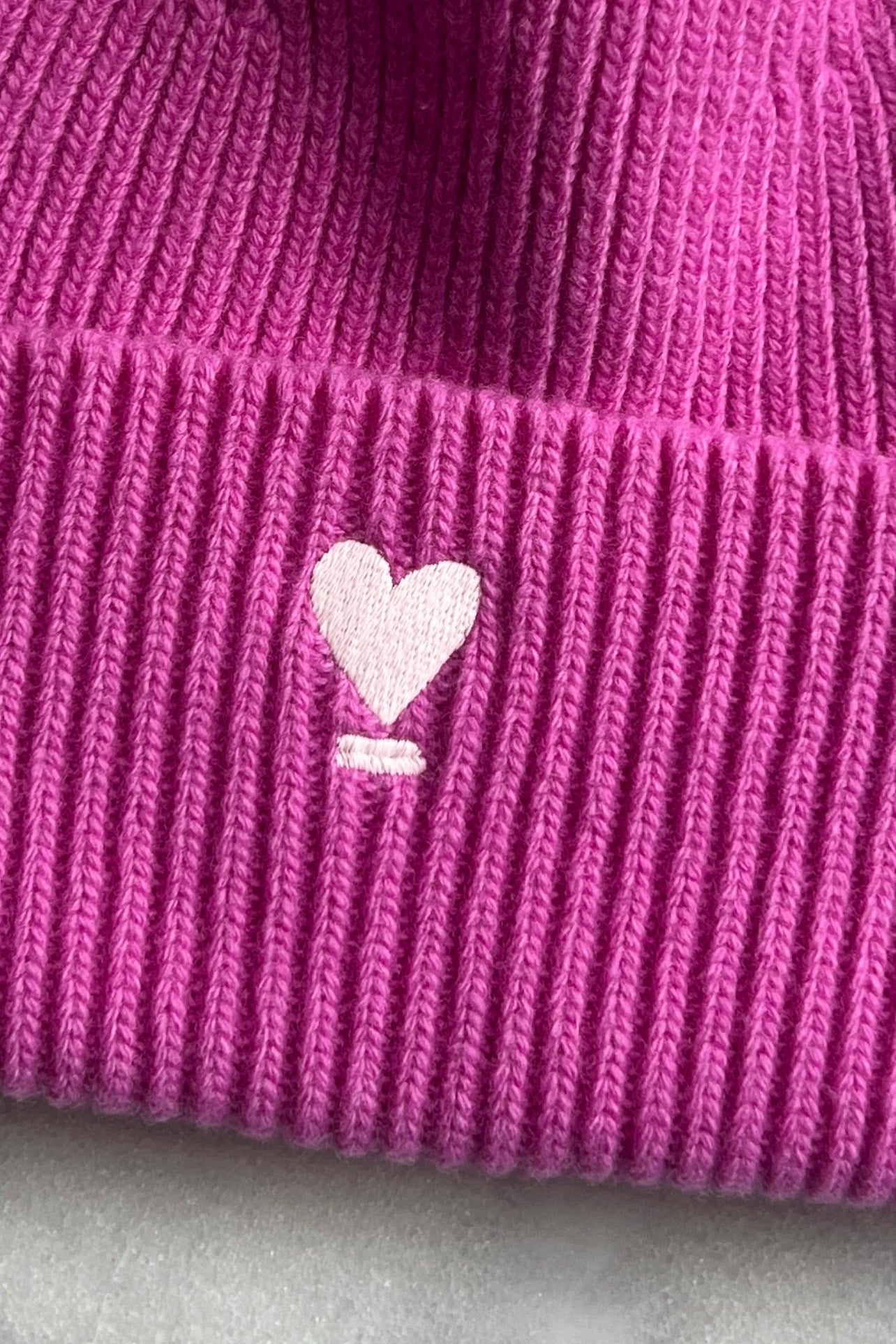 BEANIE WE LIFT LOVE berry/ rosé