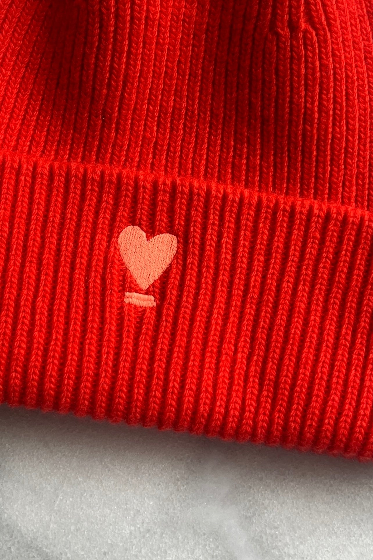 BEANIE WE LIFT LOVE orange-red/ apricot