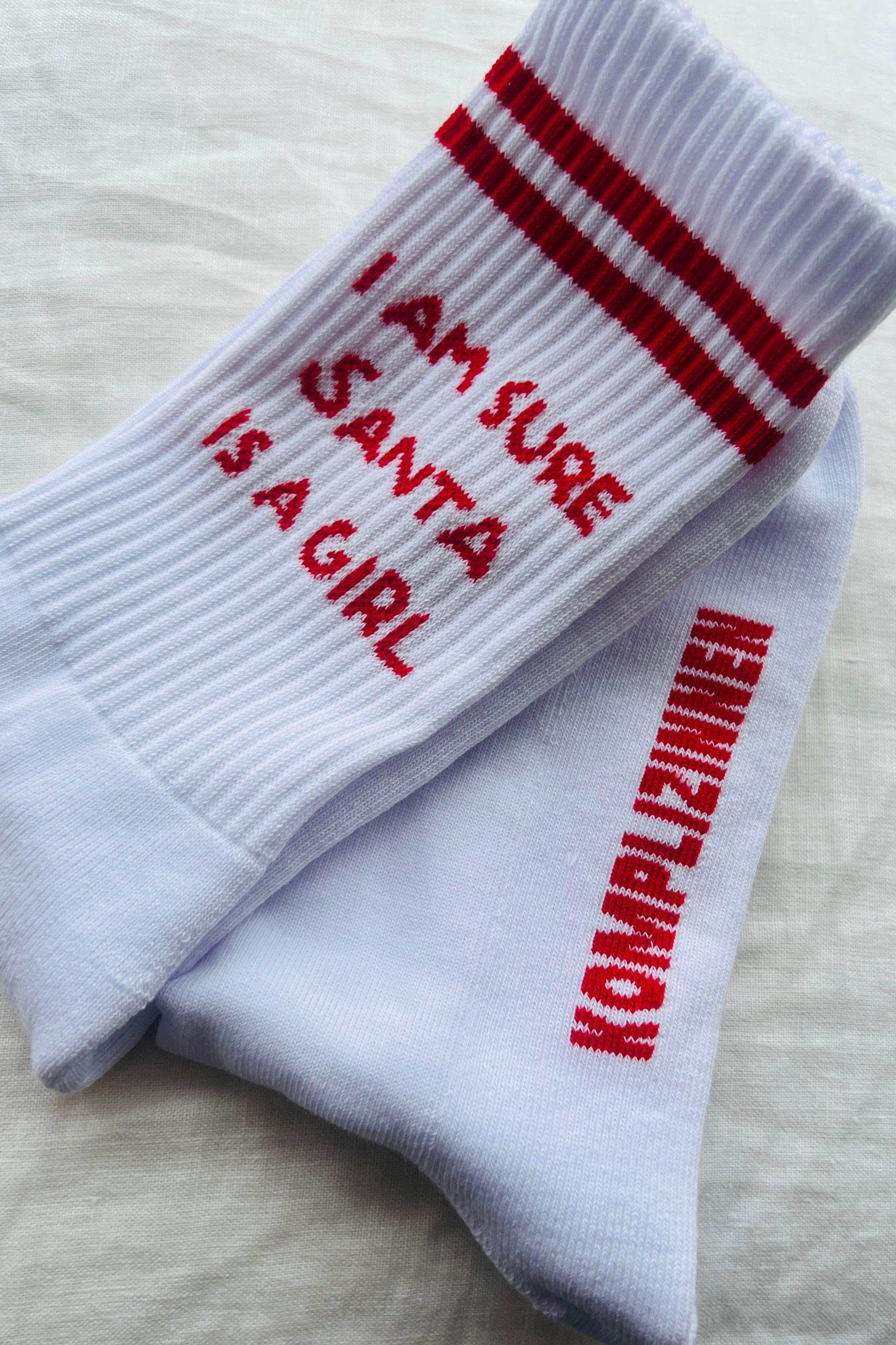 SANTA IS A GIRL Socken