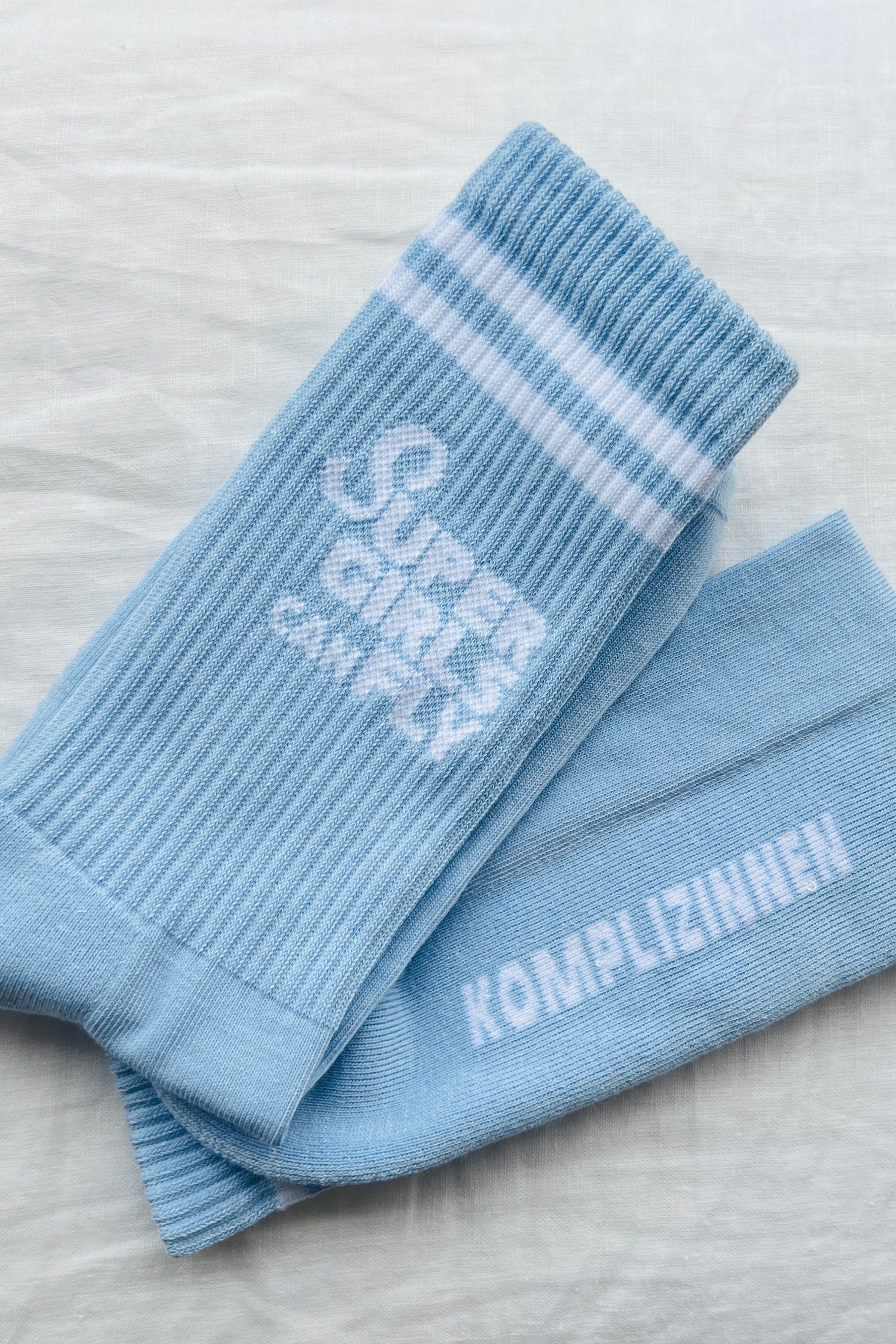 SUPERGIRLS CAN FLY Socken himmelblau/ weiß