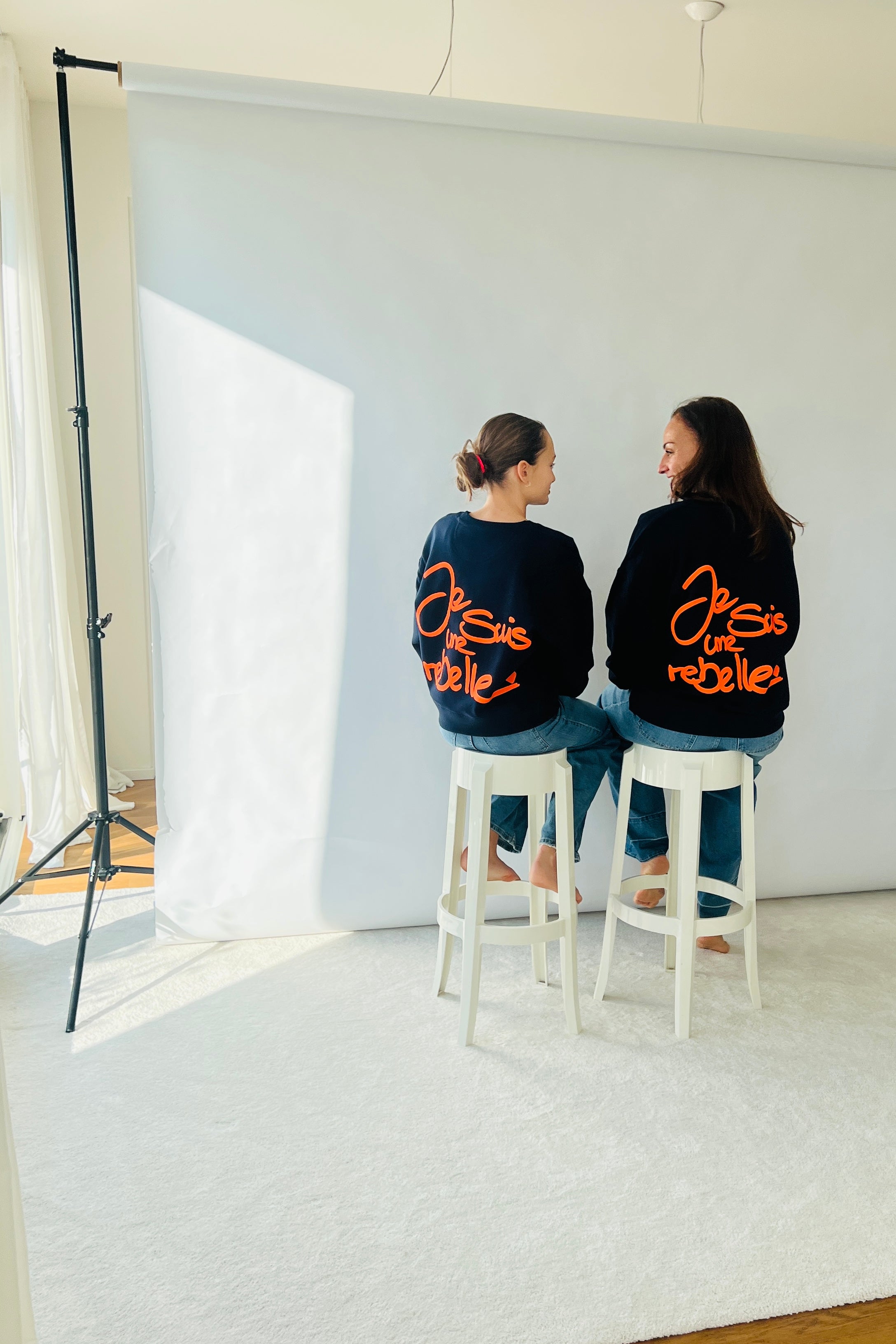 Sweater crop UNE REBELLE navy/ neon orange