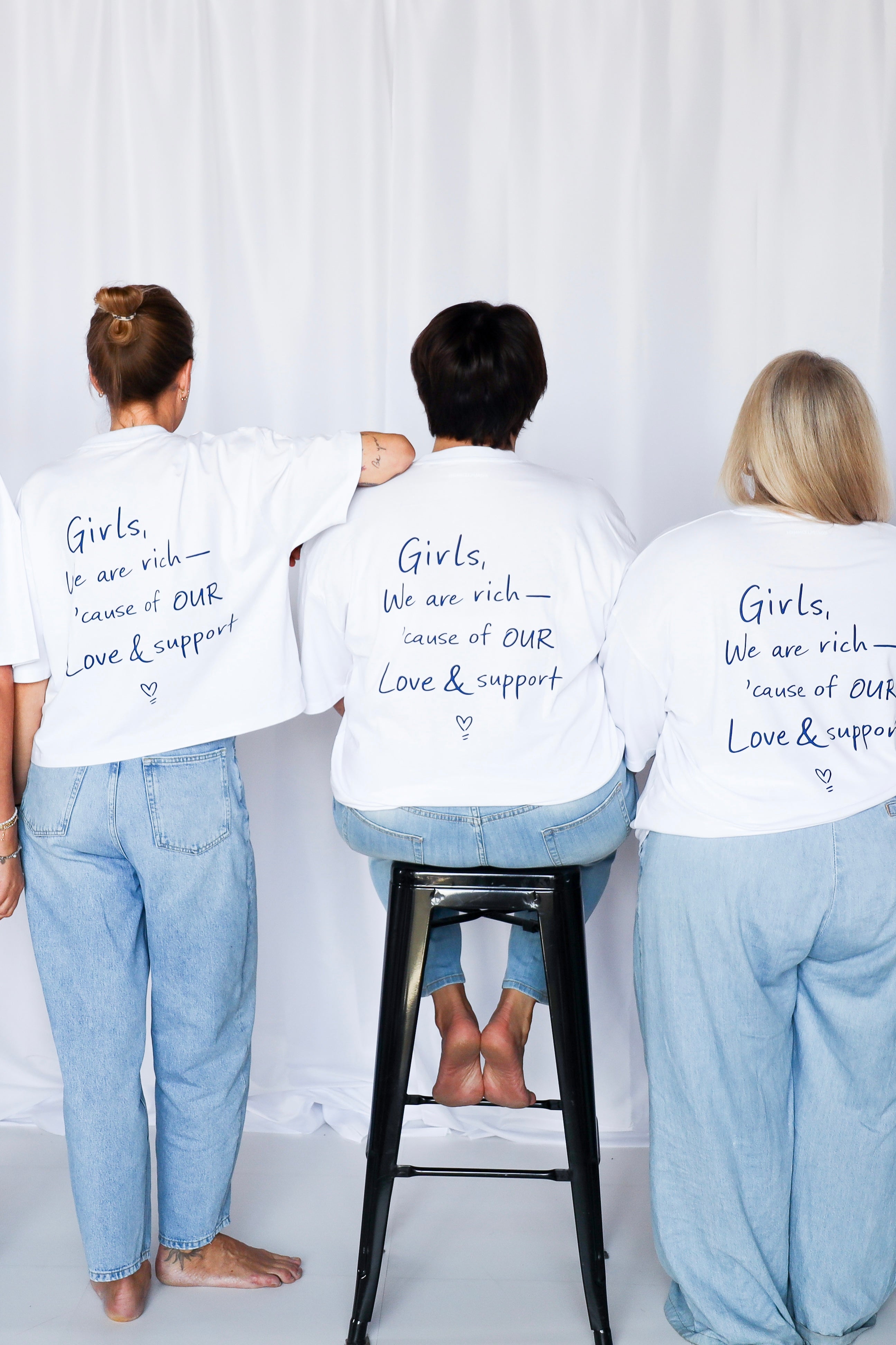 Oversized Shirt GIRLS, WE ARE RICH white/ blue