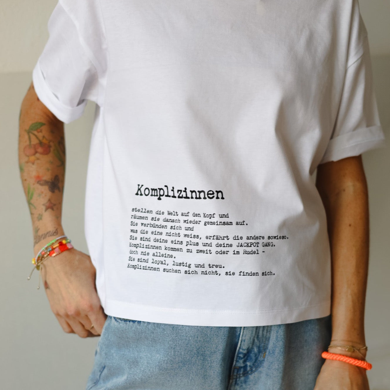KOMPLIZINNEN Message Shirt Crop