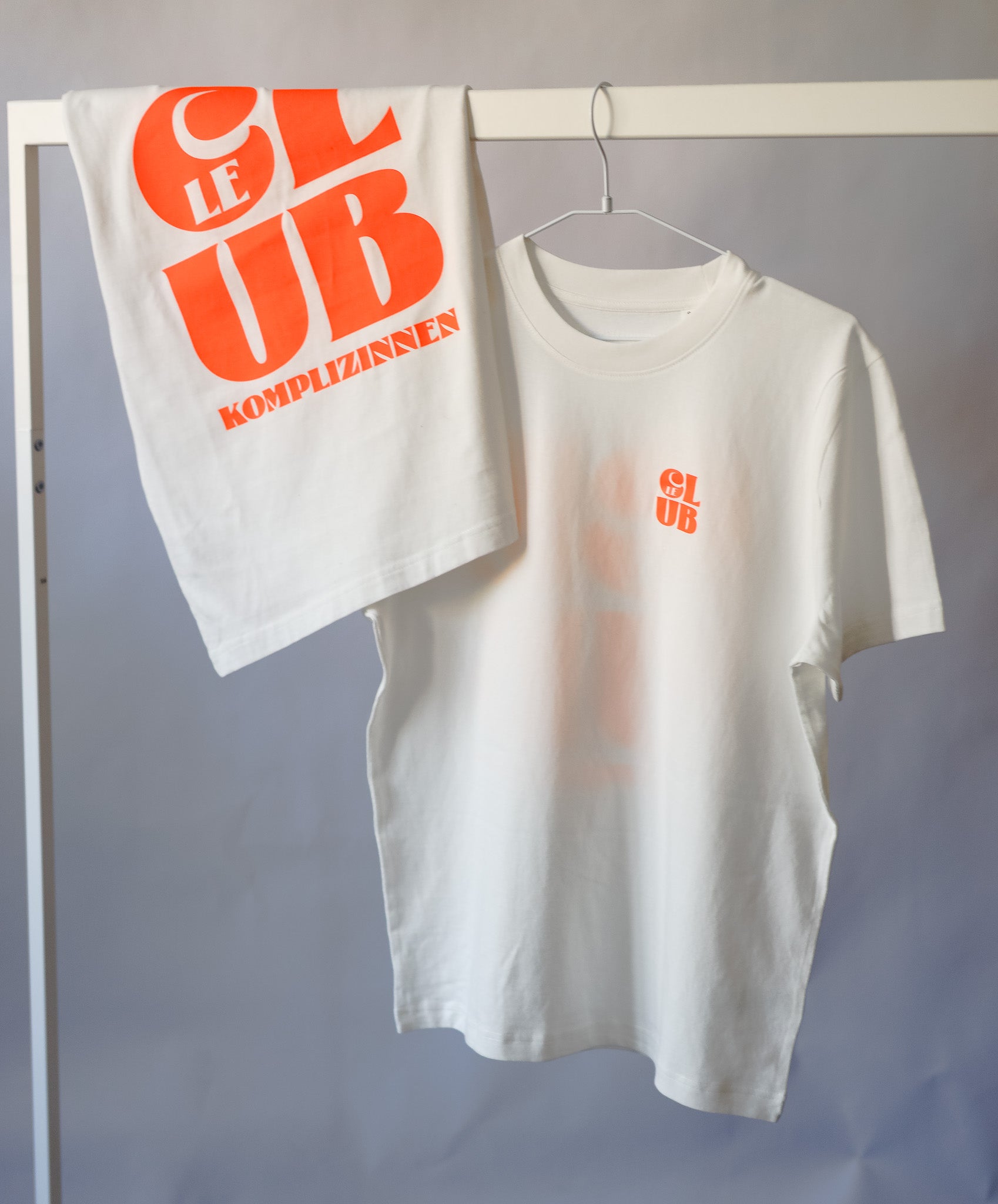 Shirt LE CLUB vintage white/ neon Orange