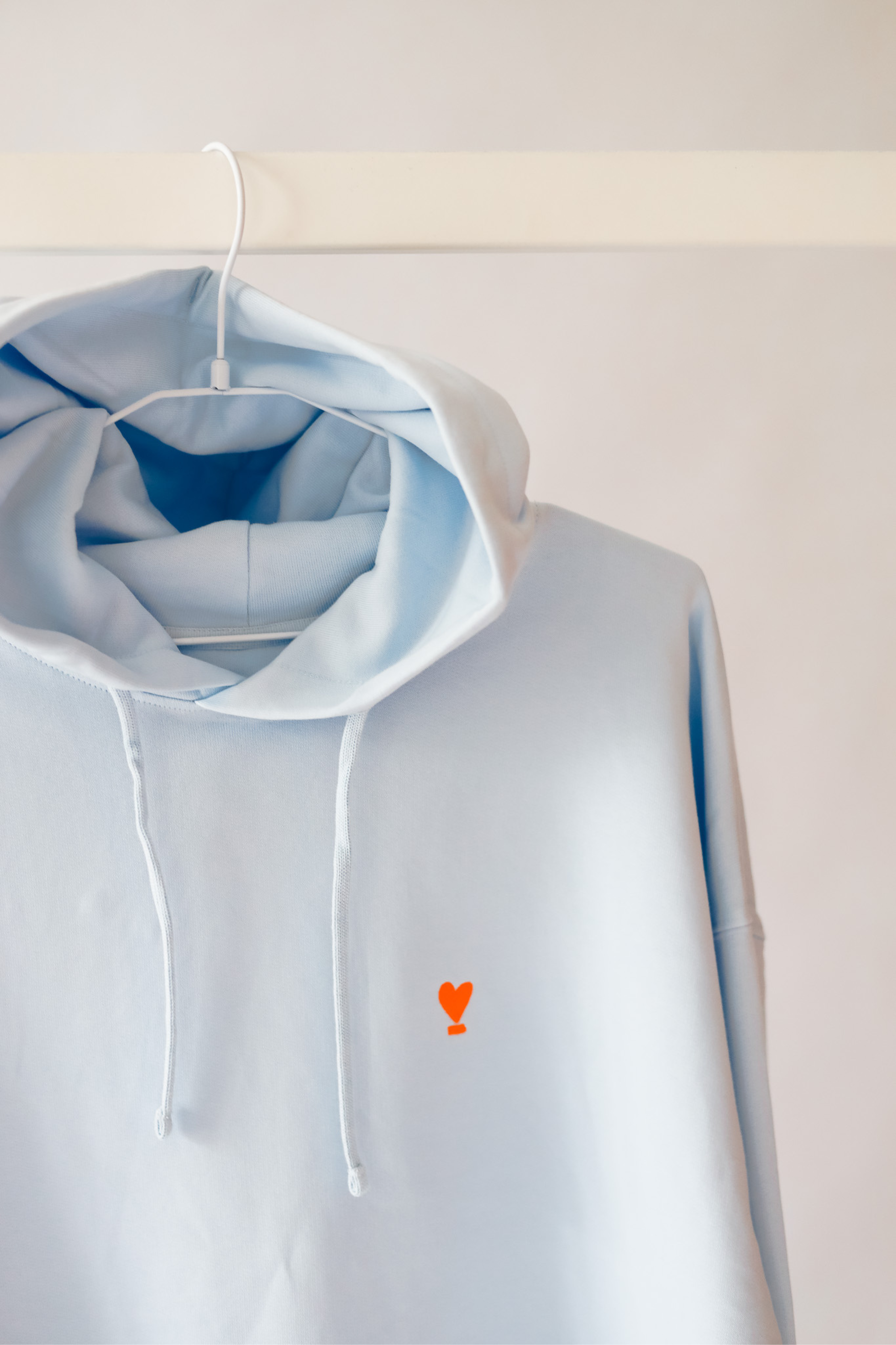 Hoodie Crop WE LIFT LOVE sky blue/ neon-orange