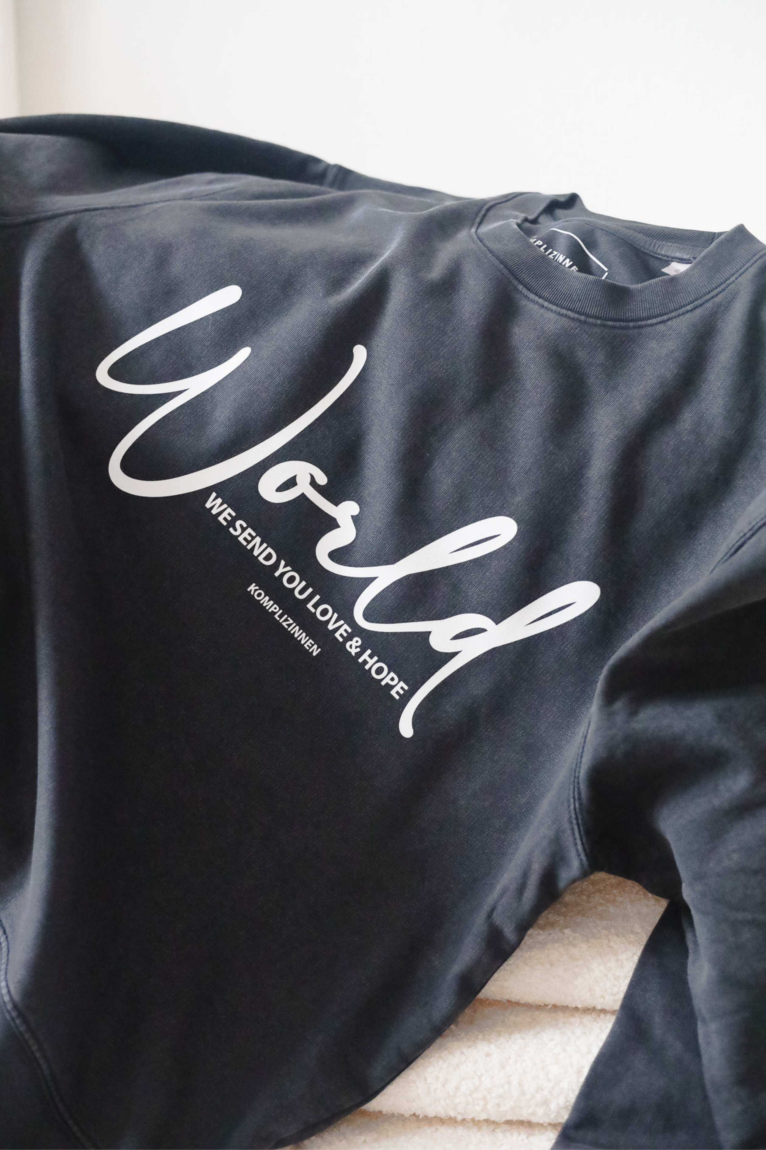 WORLD Sweater vintage black