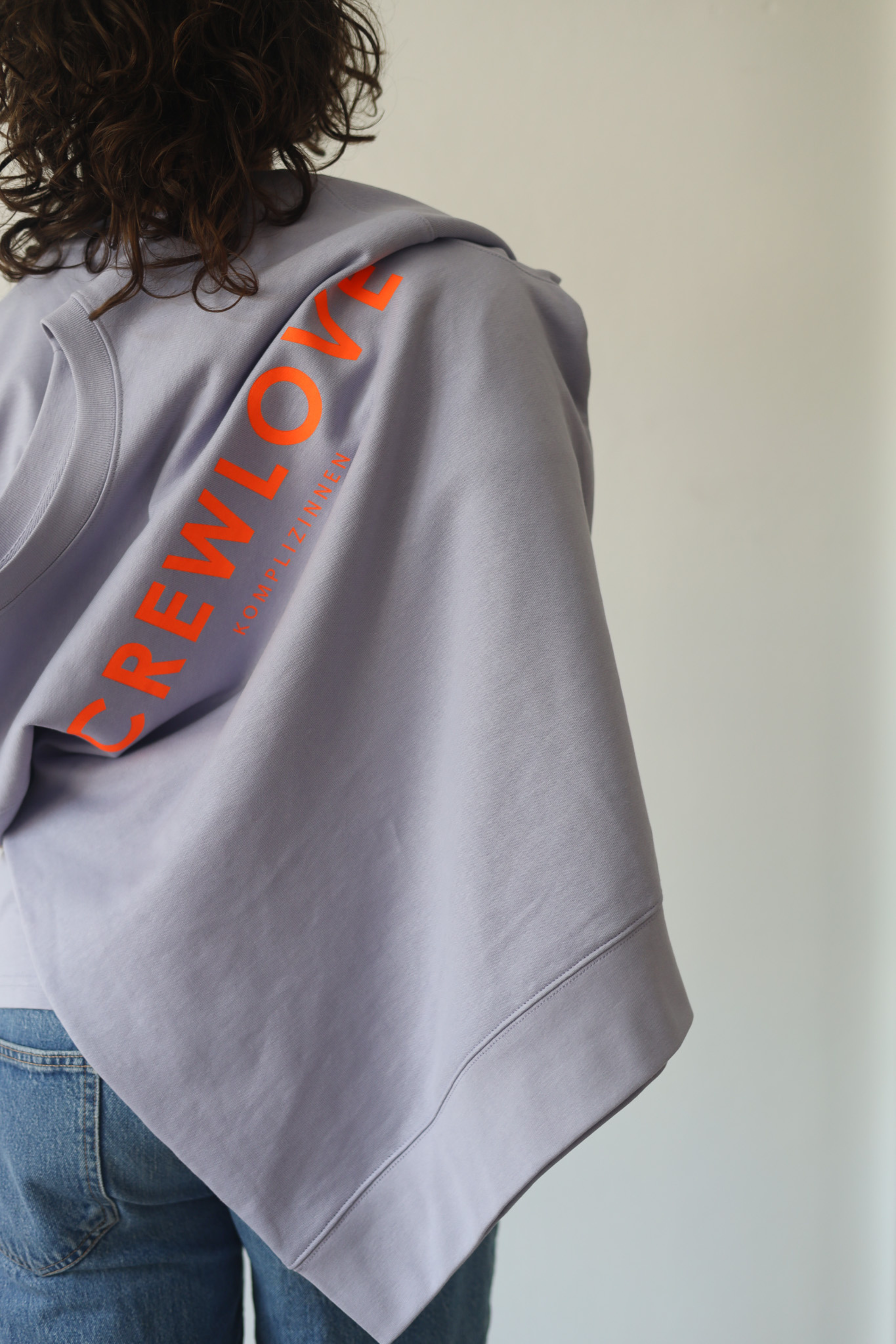 CREWLOVE Sweater flieder/ neon orange