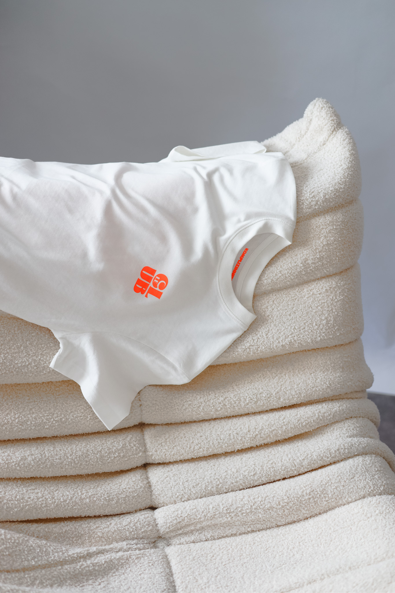 Shirt LE CLUB vintage white/ neon-orange