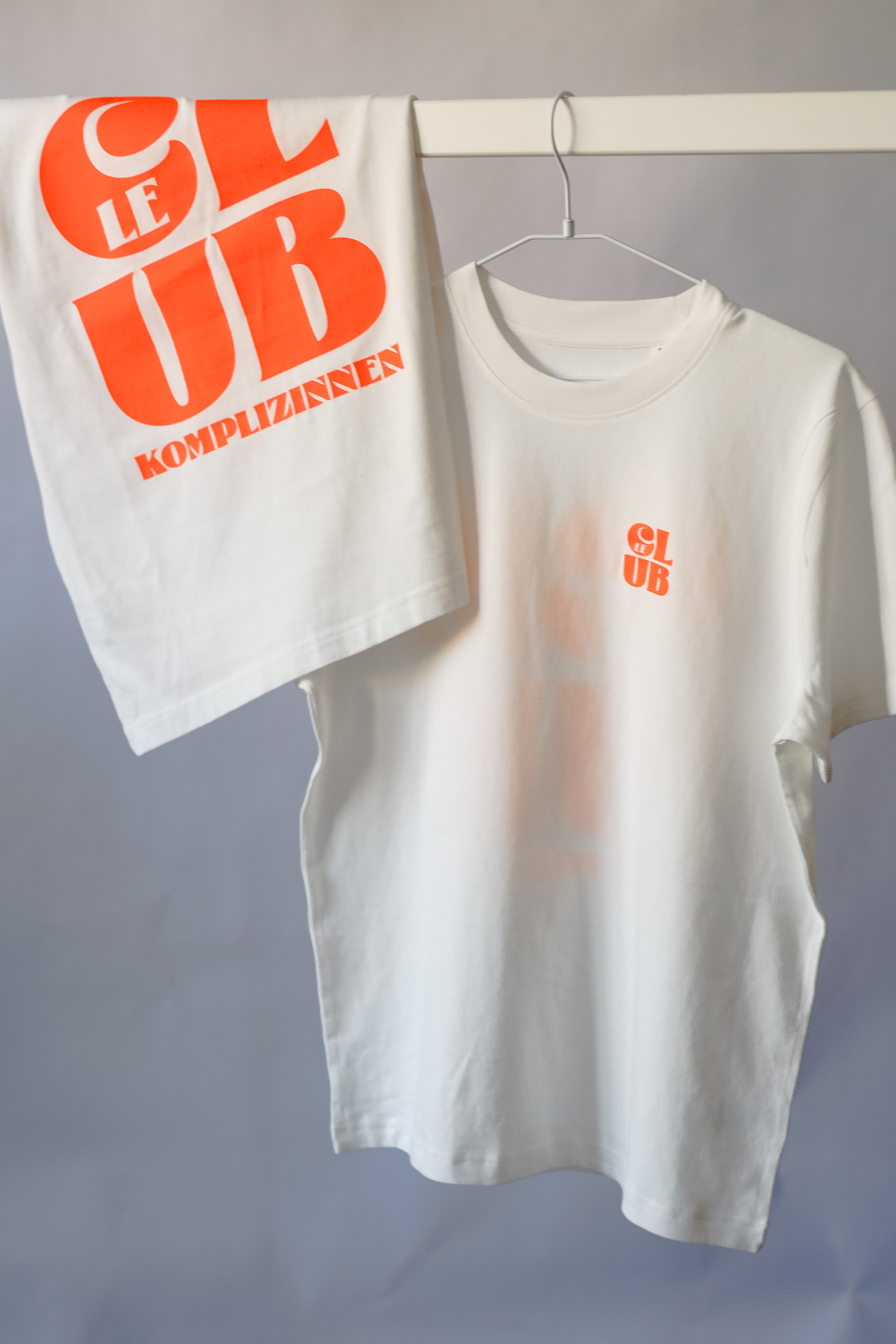 Shirt LE CLUB vintage white/ neon-orange