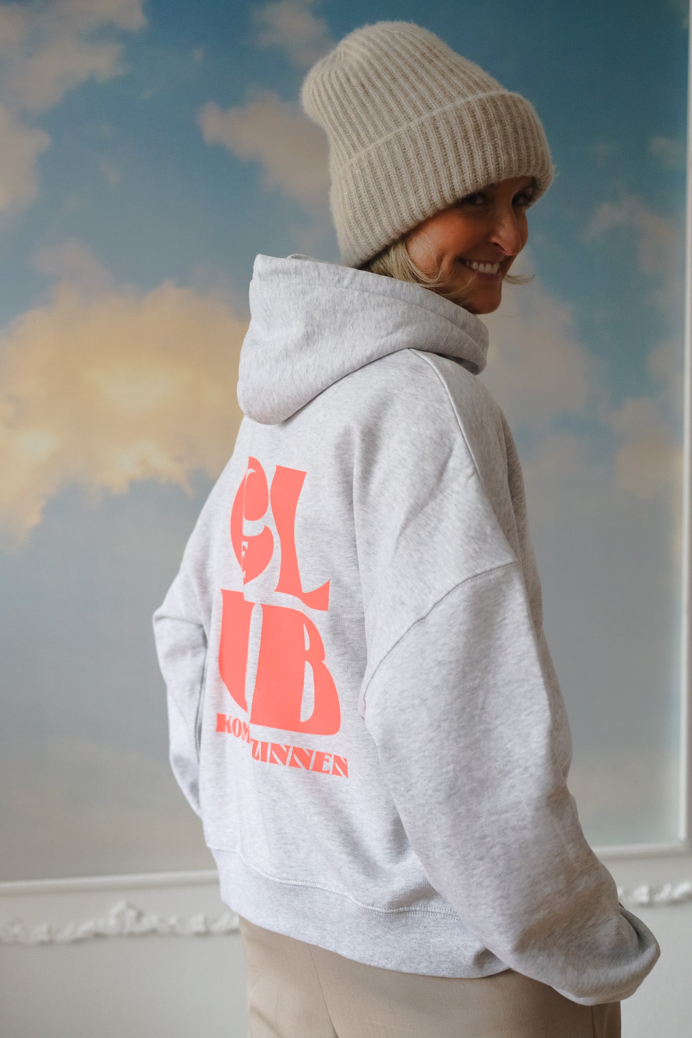 Le Club Hoodie Crop light grey/ orange