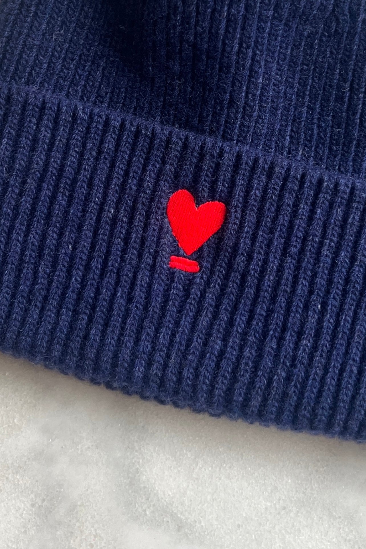 BEANIE WE LIFT LOVE navy/ red