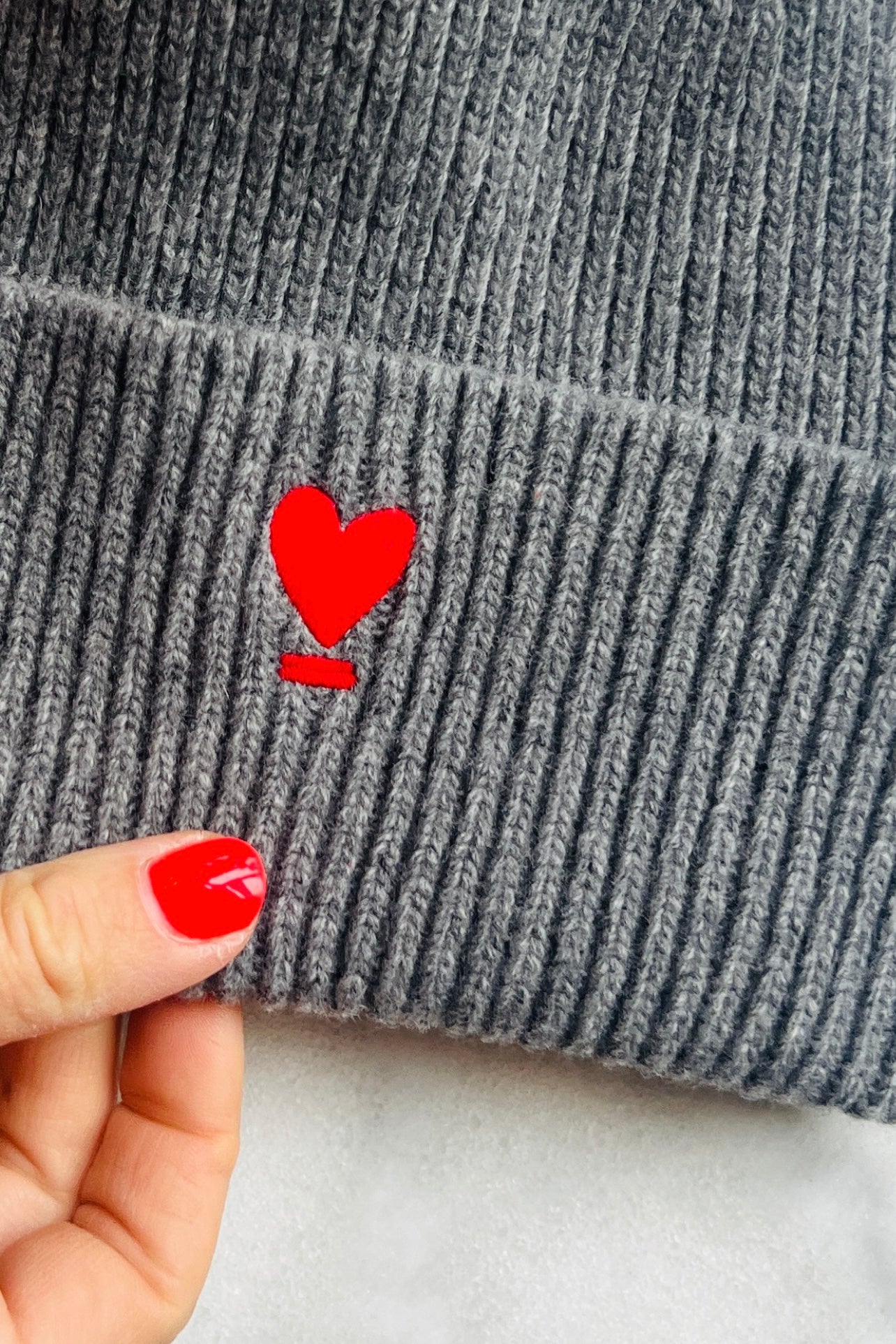 BEANIE WE LIFT LOVE grey/ red