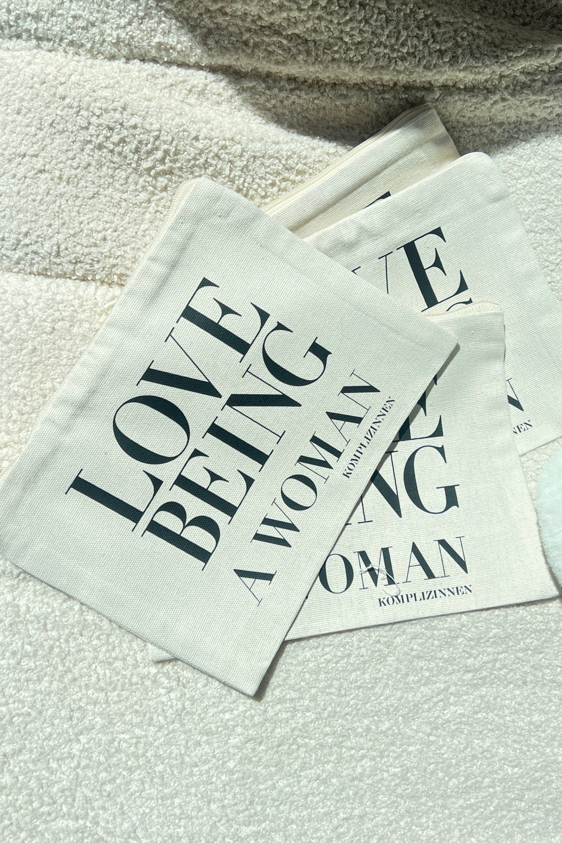 Pouch LOVE BEING A WOMAN beige/ black