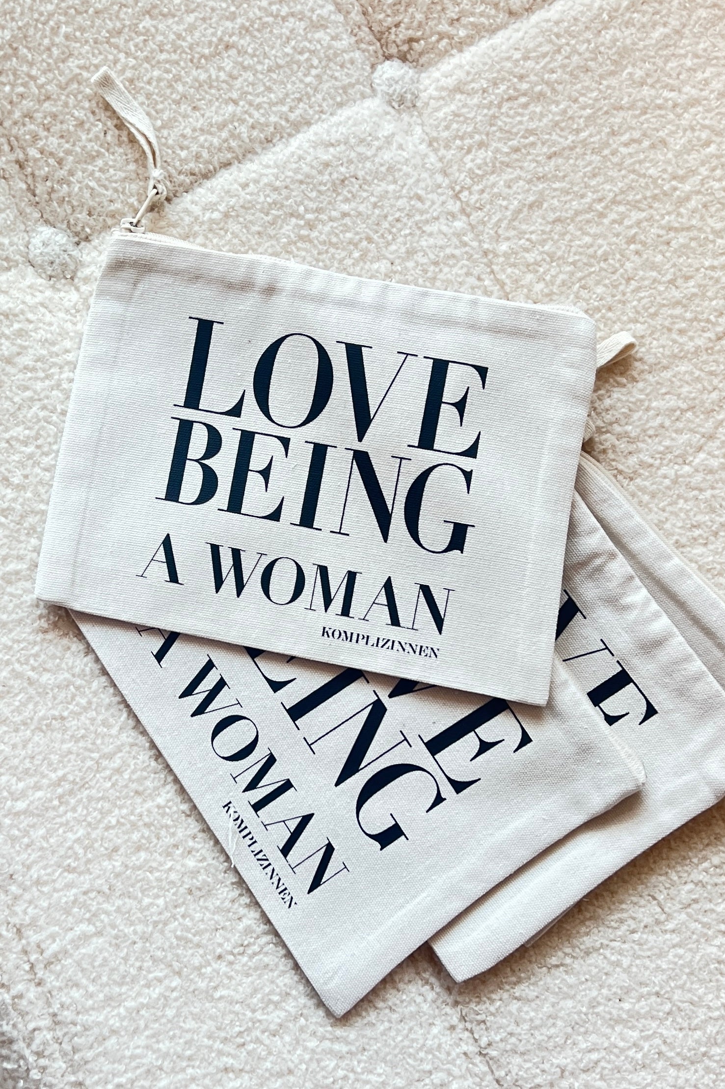 Pouch LOVE BEING A WOMAN beige/ black