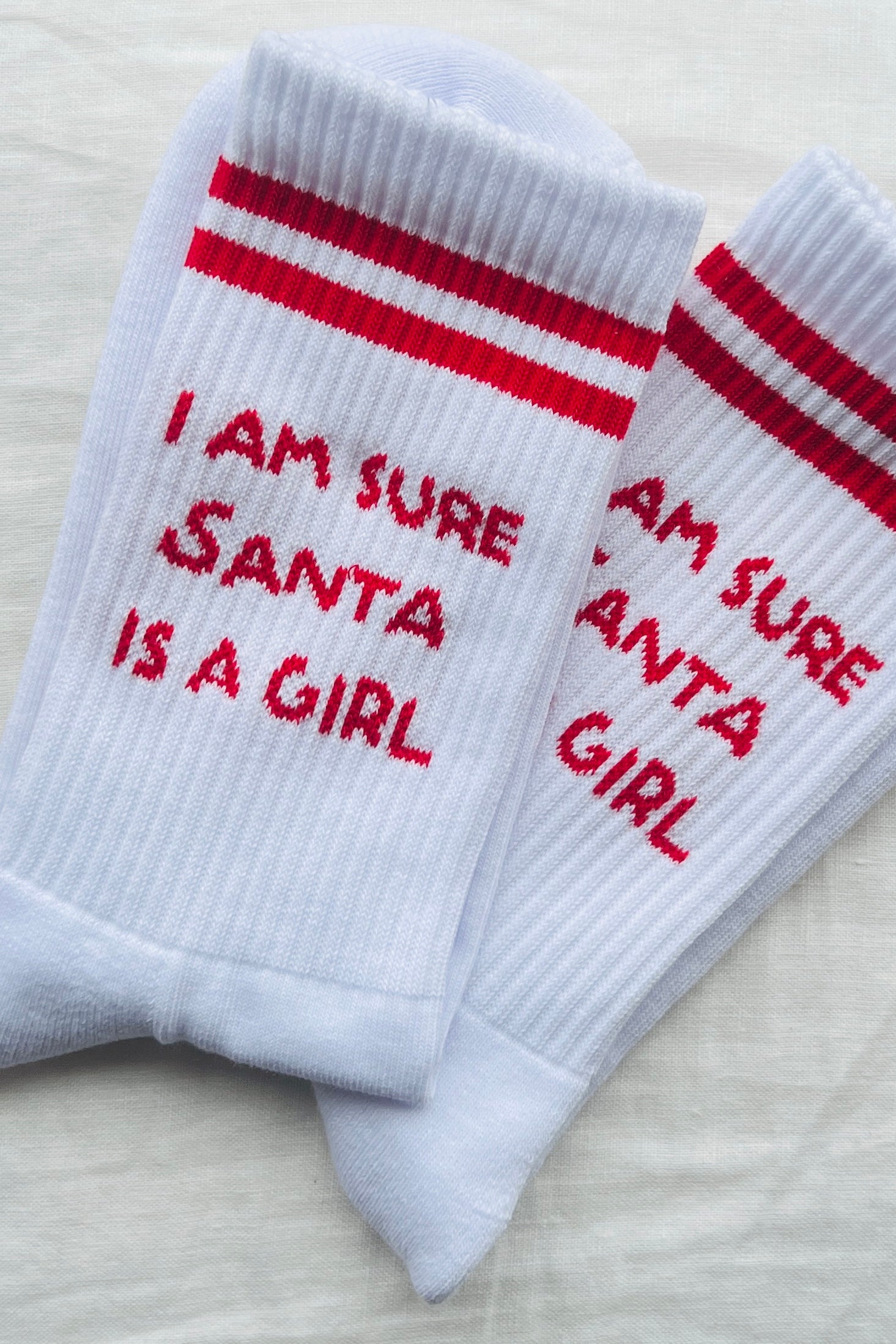 SANTA IS A GIRL Socken