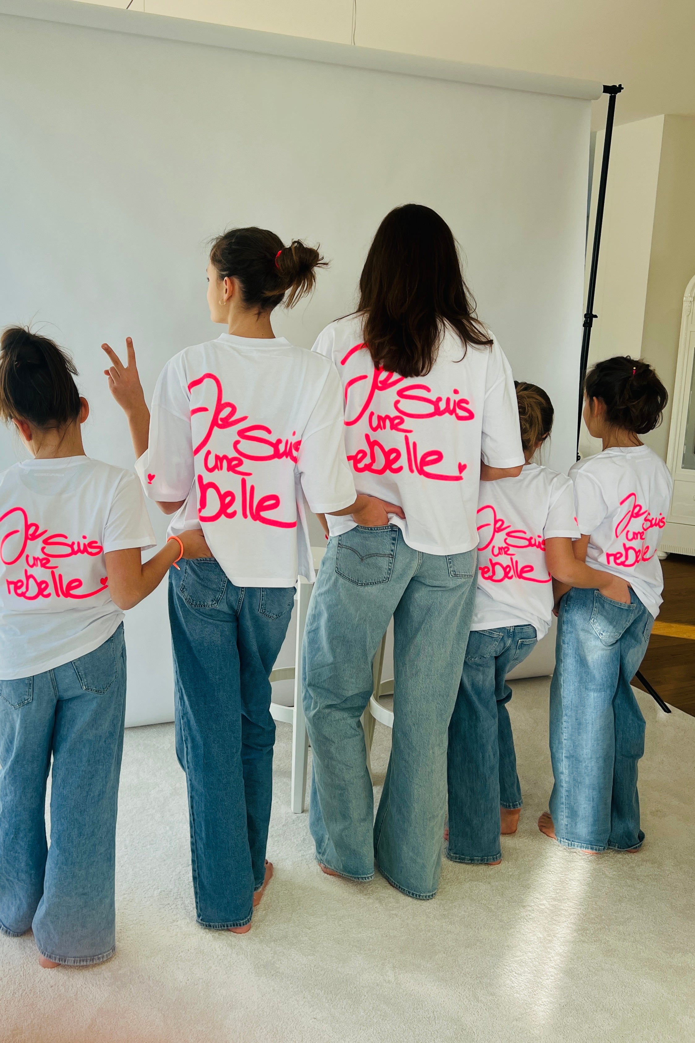Kids Shirt JE SUIS UNE REBELLE white/ neon pink
