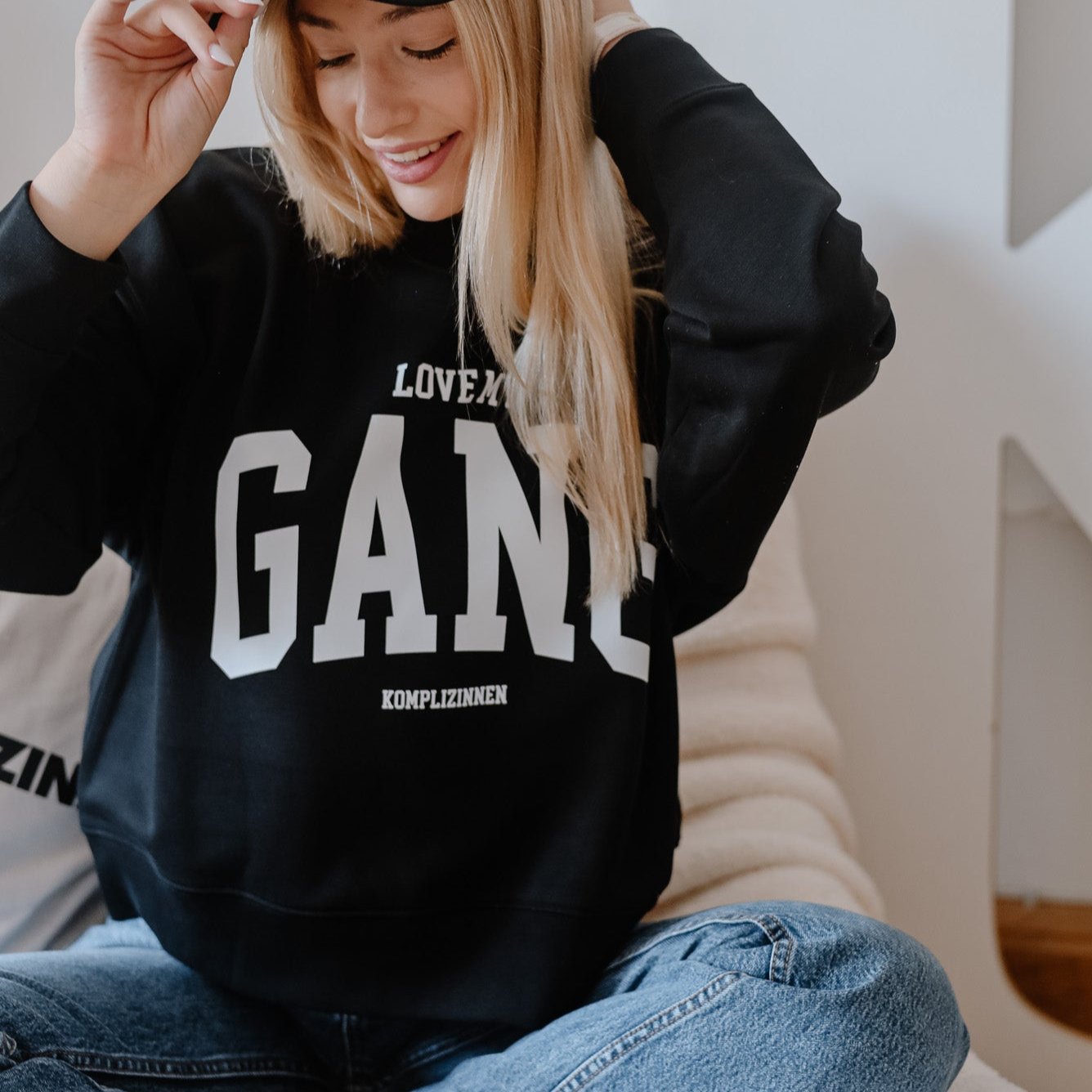 LOVE MY GANG Crop Sweater SCHWARZ One Size