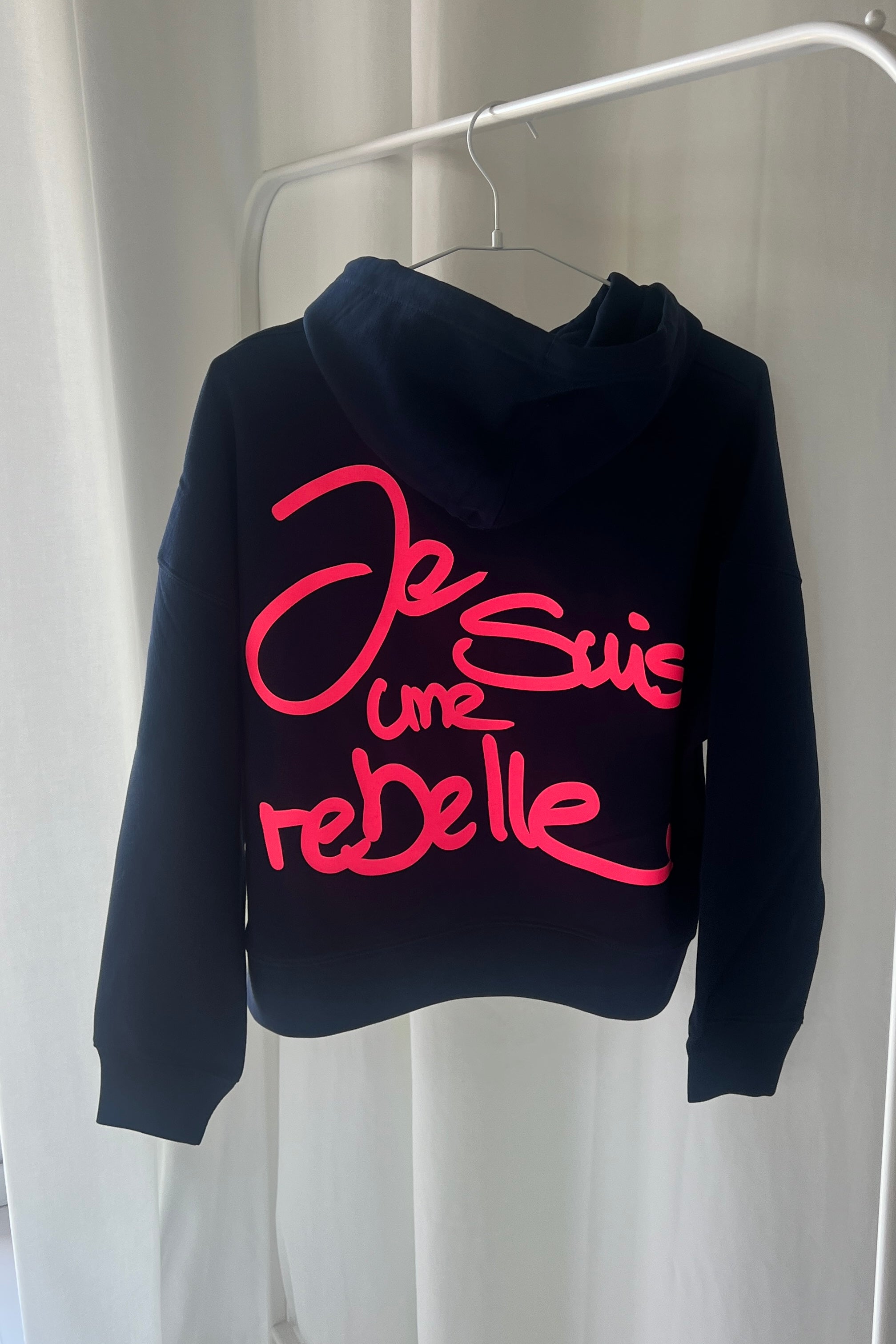 Hoodie Crop UNE REBELLE navy/ neon pink