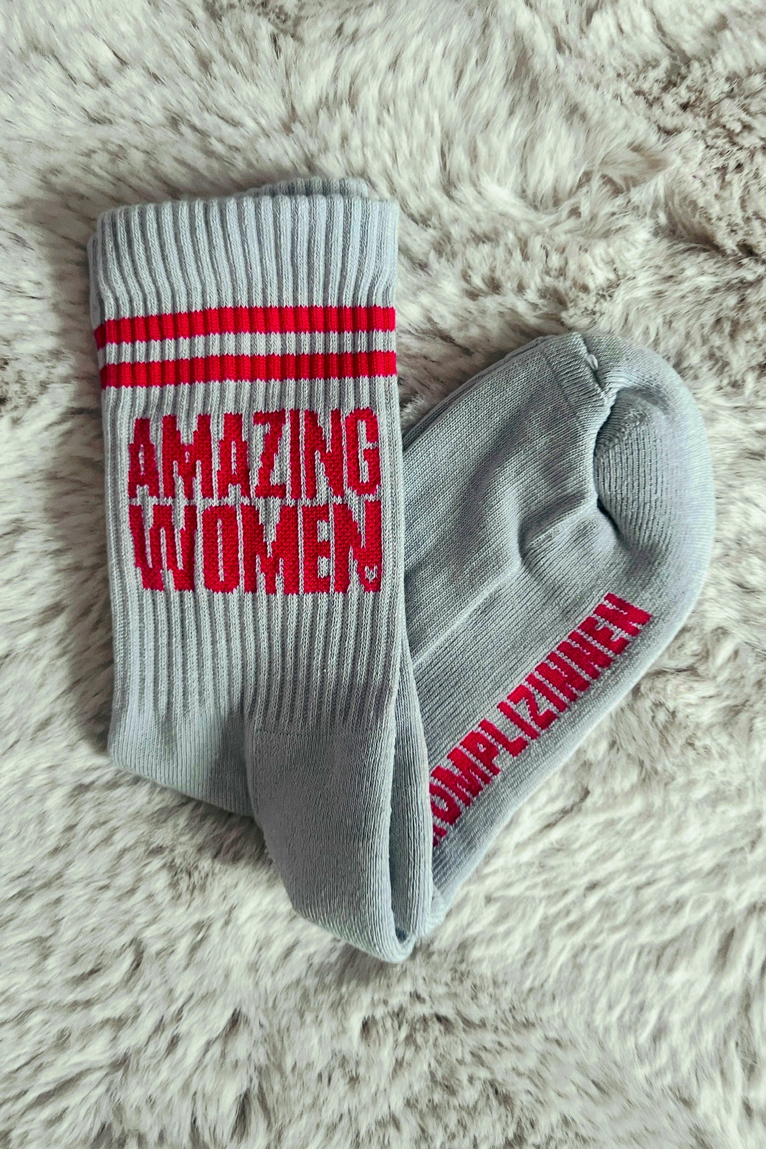 AMAZING WOMEN Socken grey/ red