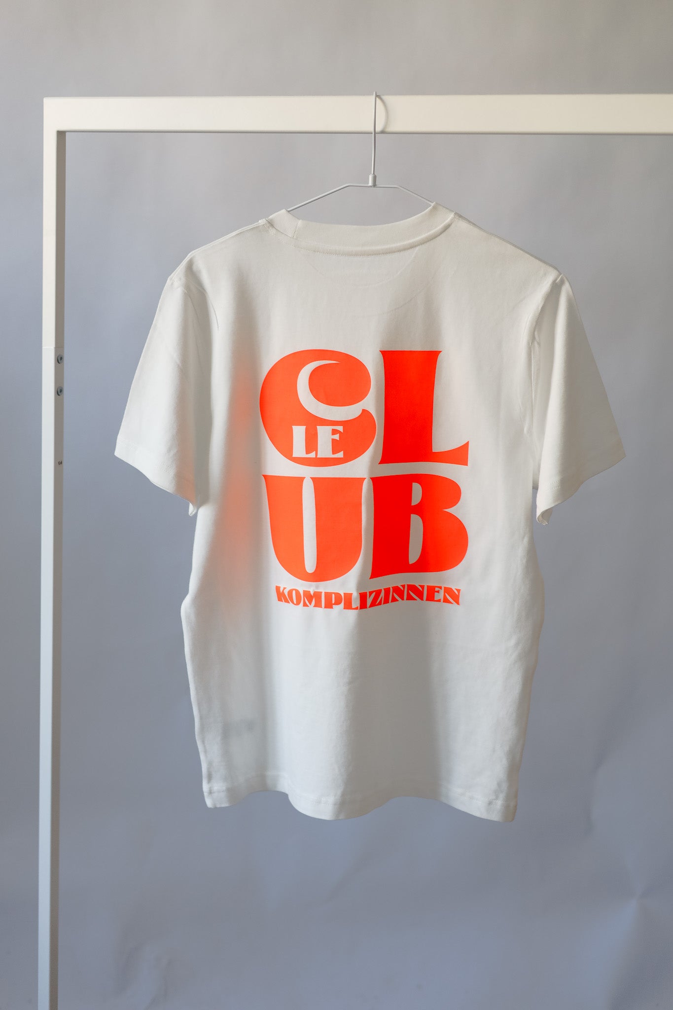Shirt LE CLUB vintage white/ neon Orange