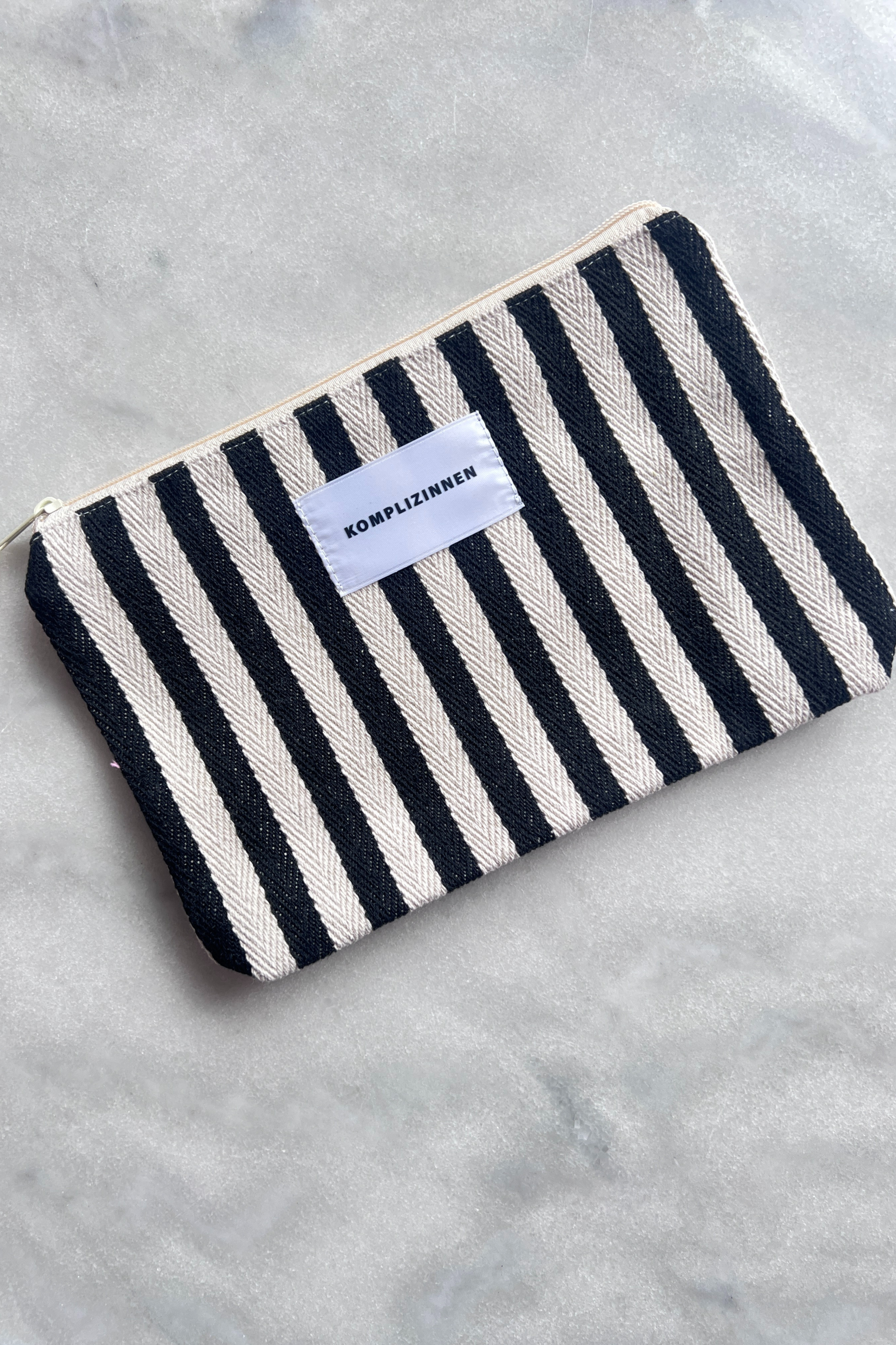 Pouchette black stripes