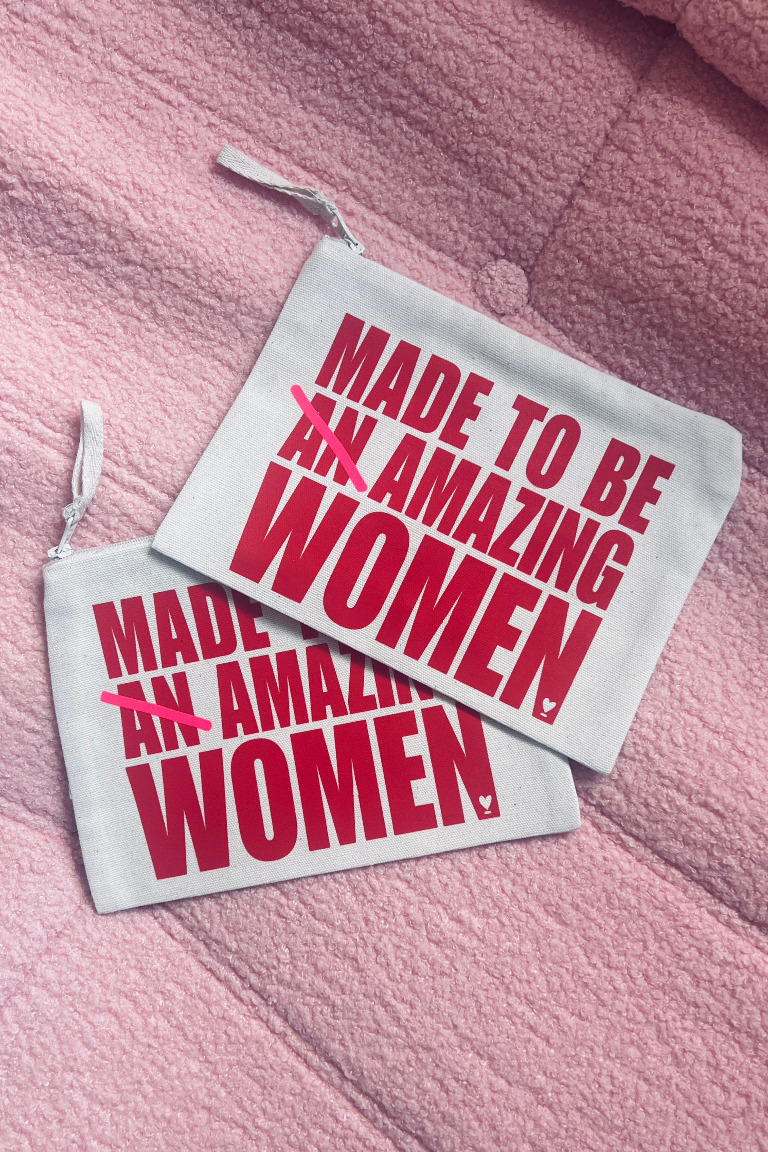 Pouch AMAZING WOMEN off-white/ red