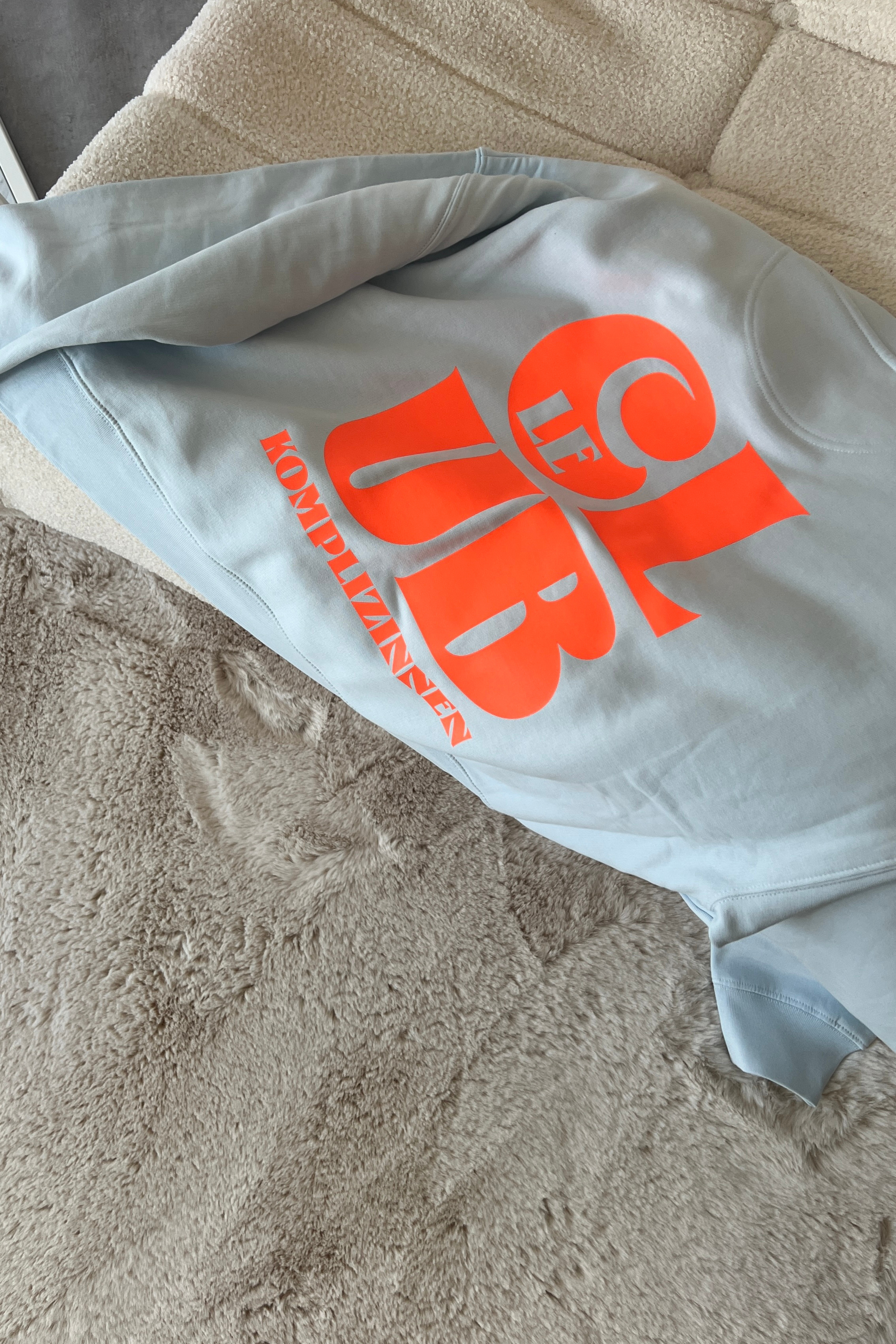 LE CLUB Sweater sky/ neon orange