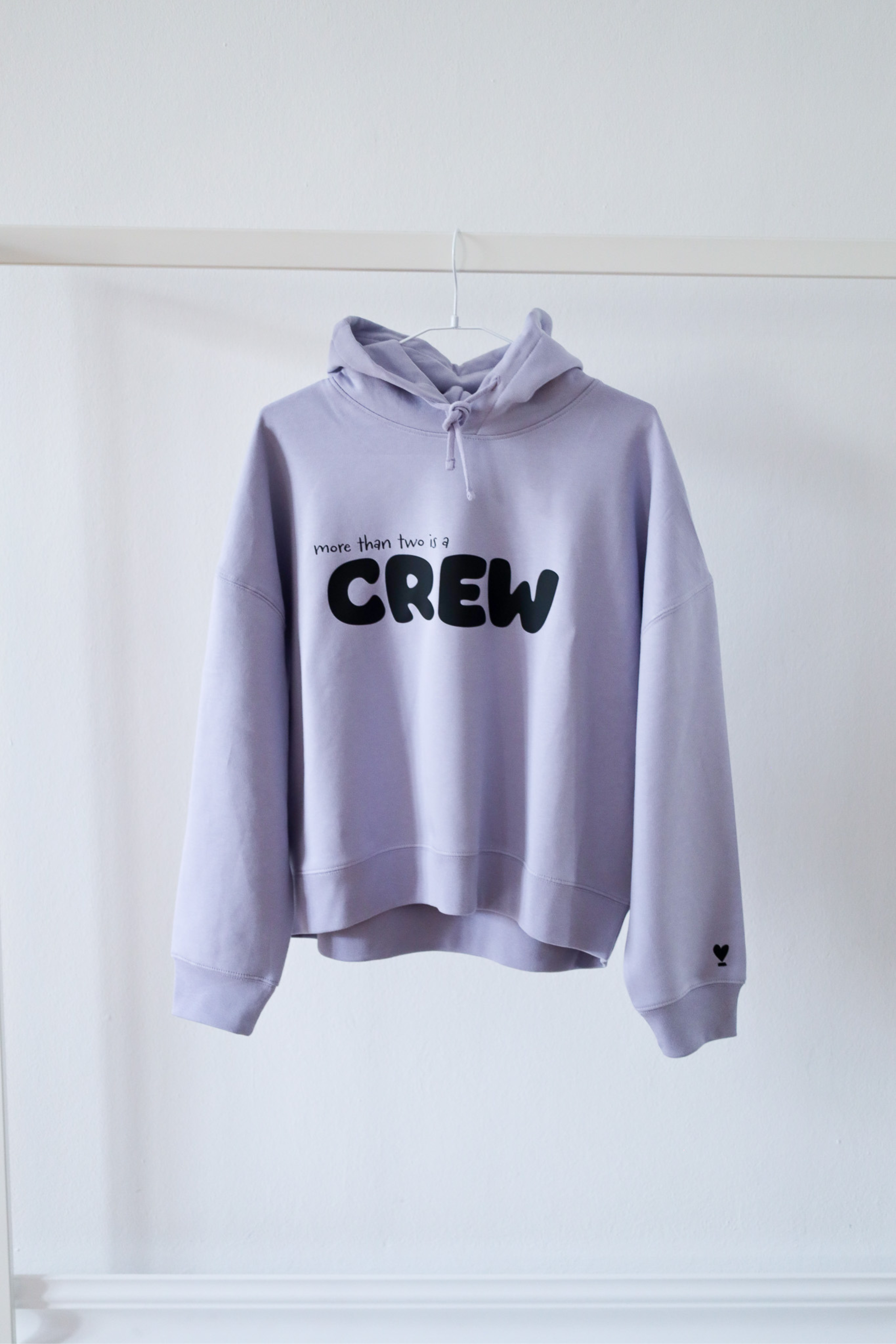 Hoodie Crop CREW MORE THAN TWO lilac/ black